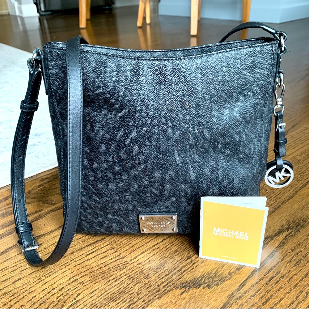 MICHAEL KORS SIGNATURE CROSSBODY  LARGE BLACK JET SET MESSENGER BAG